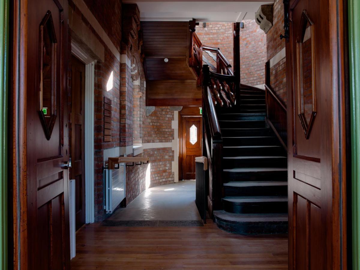 The Observatory Hotel ไครสต์เชิร์ช ภายนอก รูปภาพ The staircase