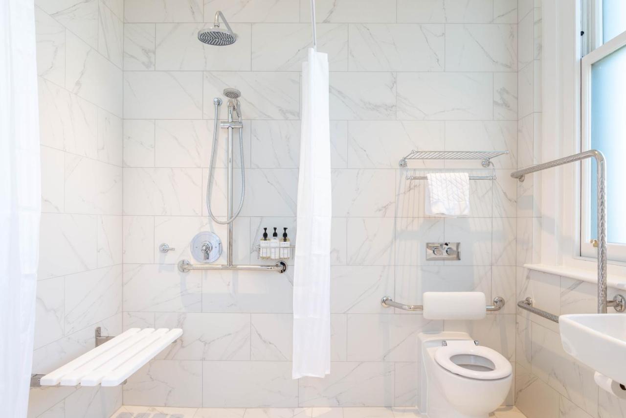 The Observatory Hotel ไครสต์เชิร์ช ภายนอก รูปภาพ A shower curtain